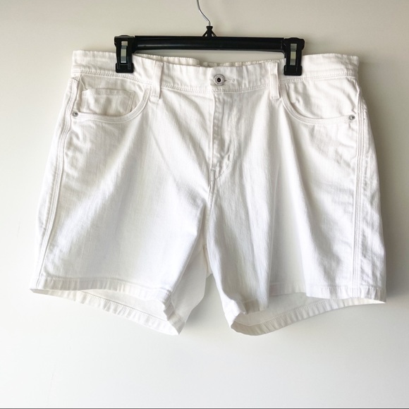 Levi’s white denim long jeans casual shorts
